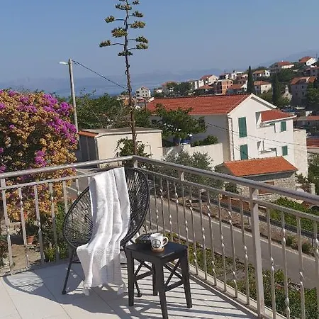 Apartment With Sea View Stomorska