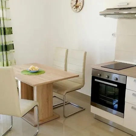 Apartment With Sea View Stomorska