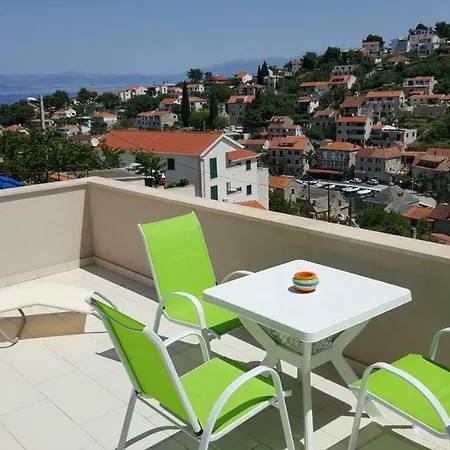 Apartment With Sea View Stomorska