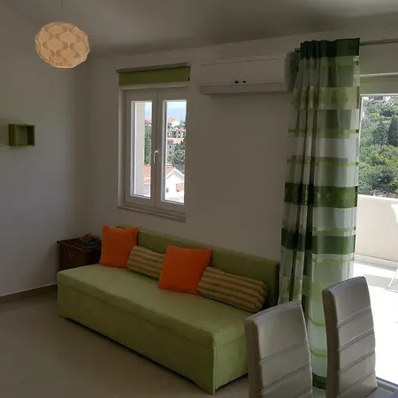 With Sea View Apartment Stomorska