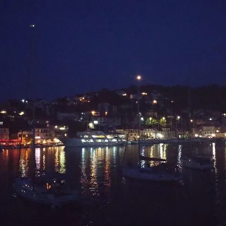 Lägenhet With Sea View Stomorska