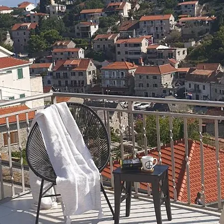 With Sea View Apartmán