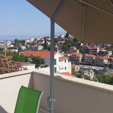 With Sea View Apartmán